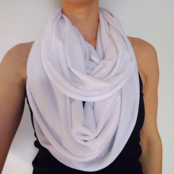 🌟 Free with Purchase. White Infinity Scarf - Picture 1 of 3